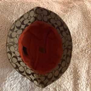 Euc coach hat (logo) m/l size